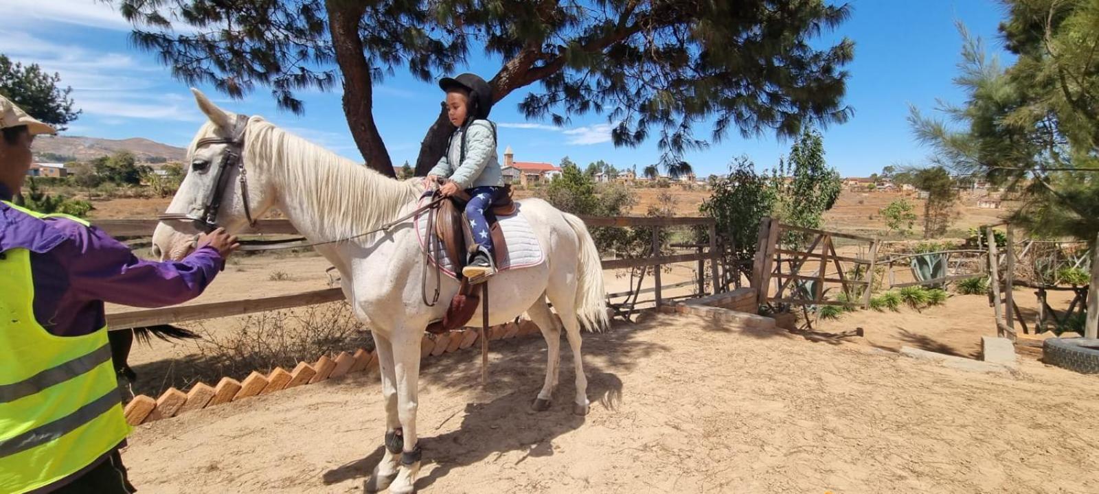 Mahafaly Hotel & Resort Antsirabe Extérieur photo
