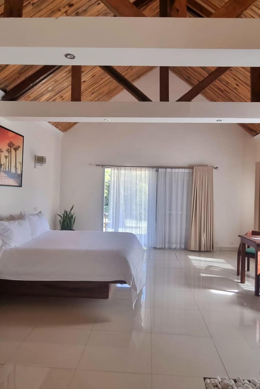 Mahafaly Hotel & Resort Antsirabe Extérieur photo