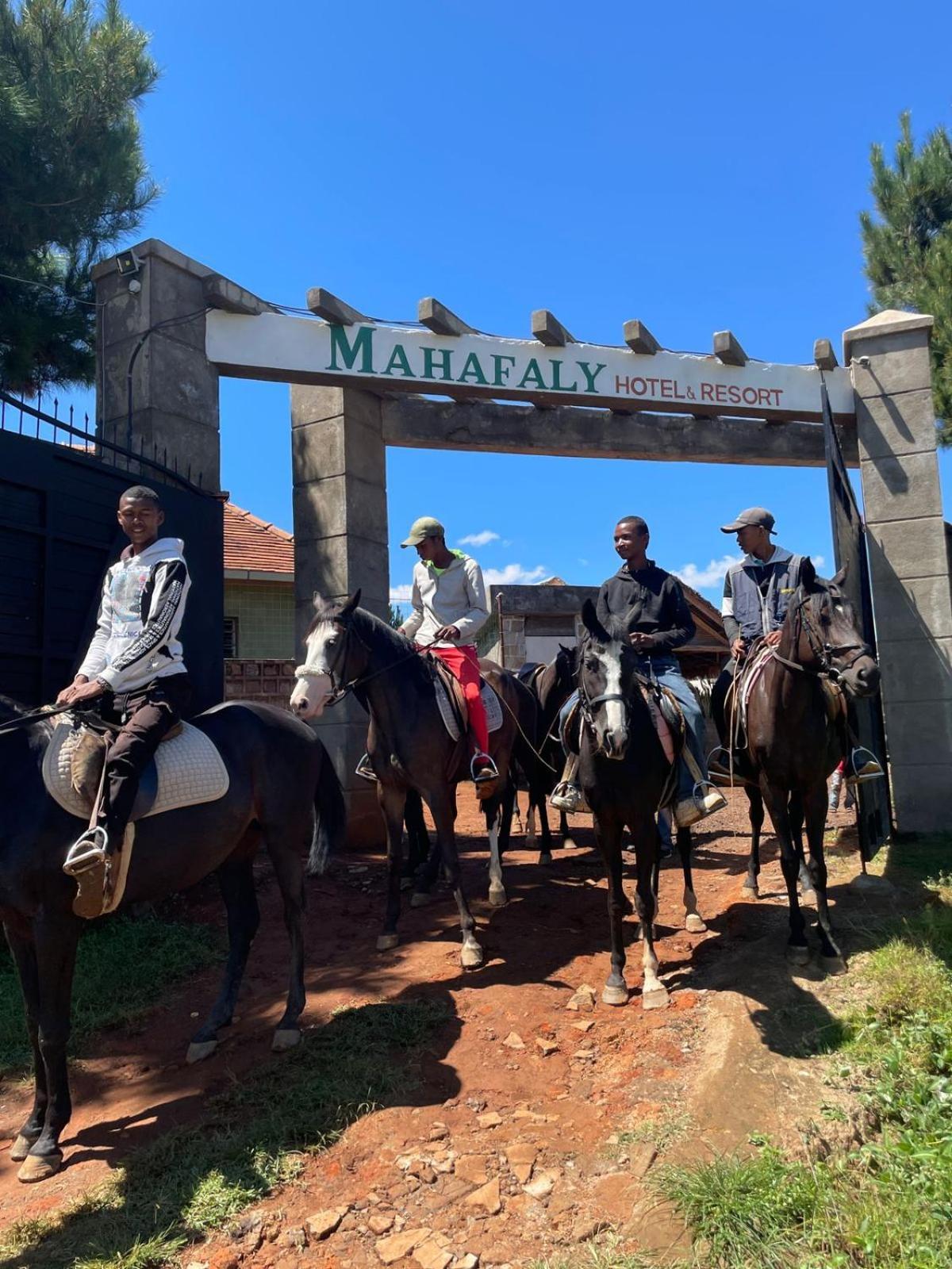 Mahafaly Hotel & Resort Antsirabe Extérieur photo